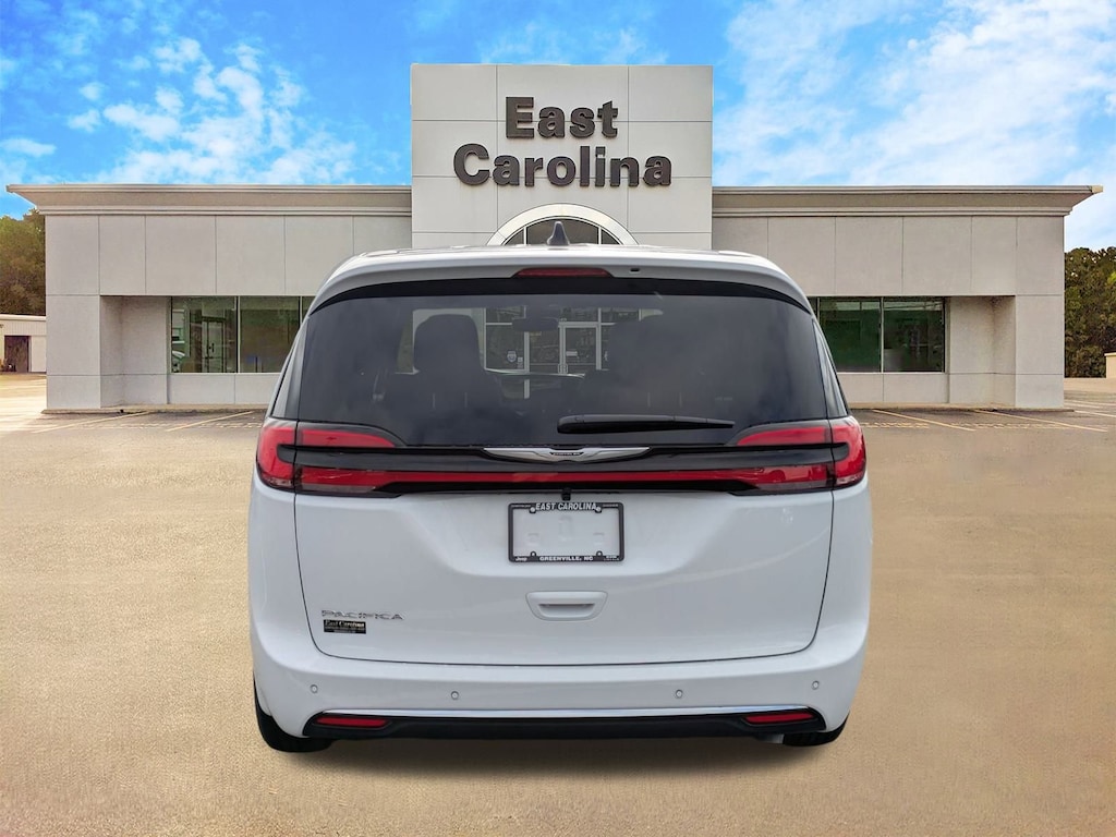 New 2026 Chrysler Pacifica Select Passenger Van