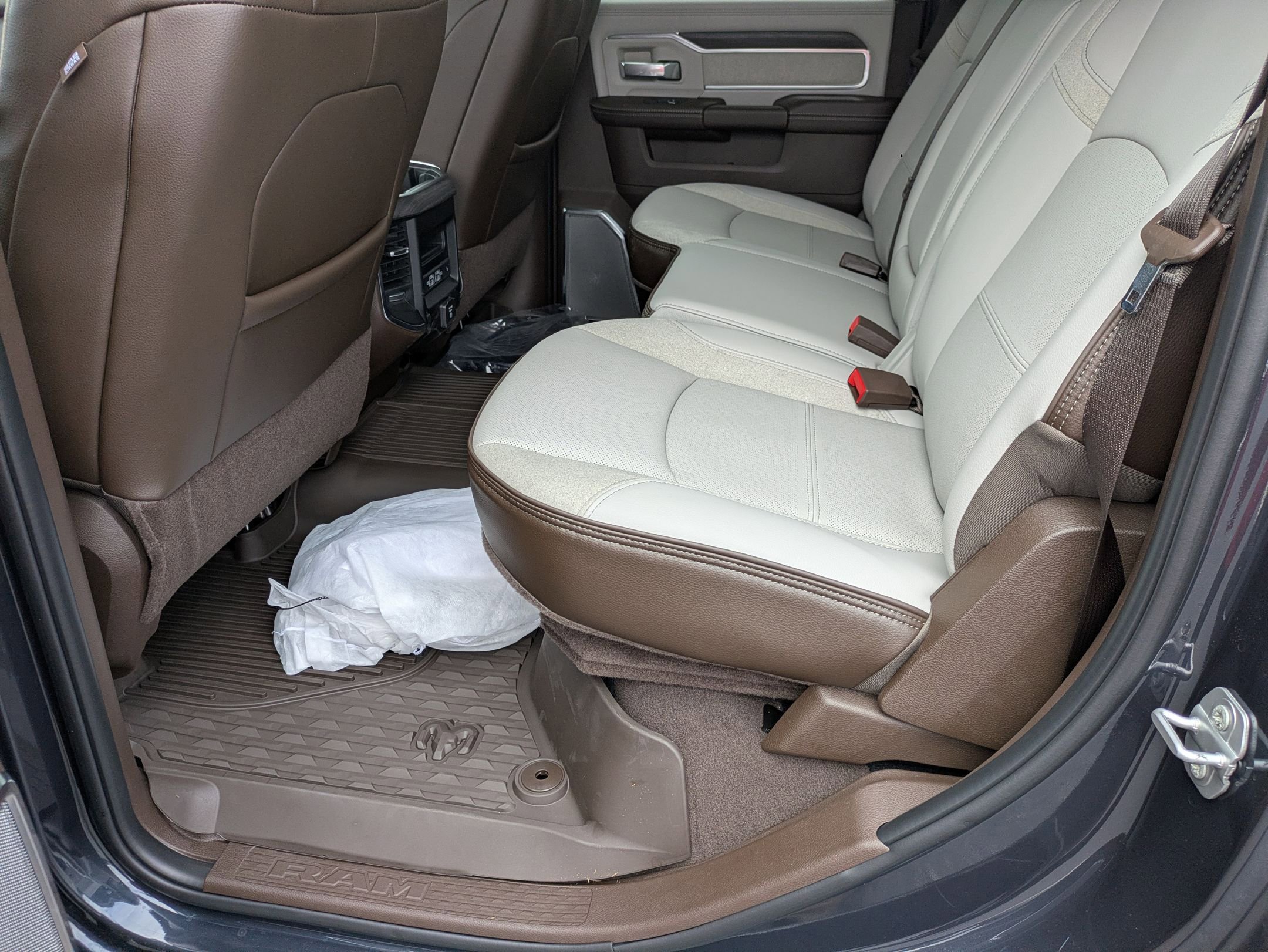 2026 RAM 2500 Laramie - Photo 27