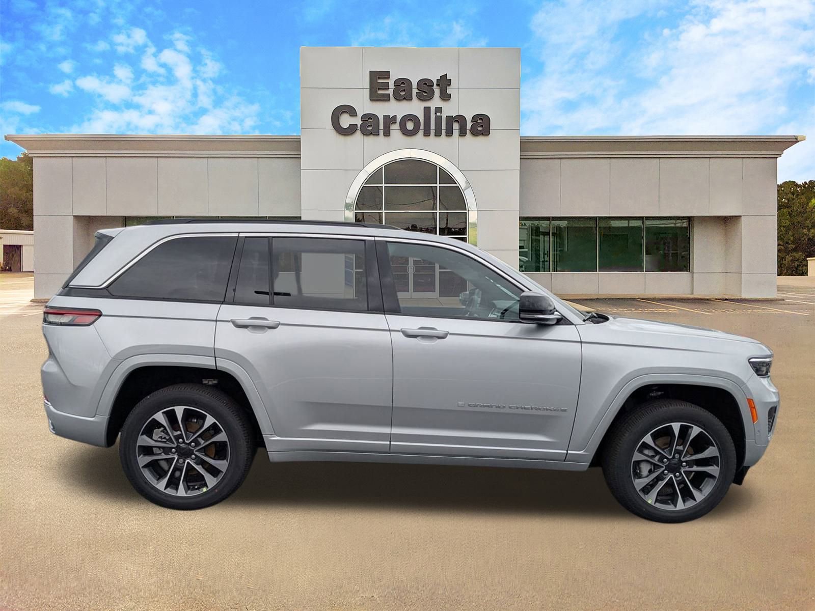 2025 Jeep Grand Cherokee Overland Sport photo 2
