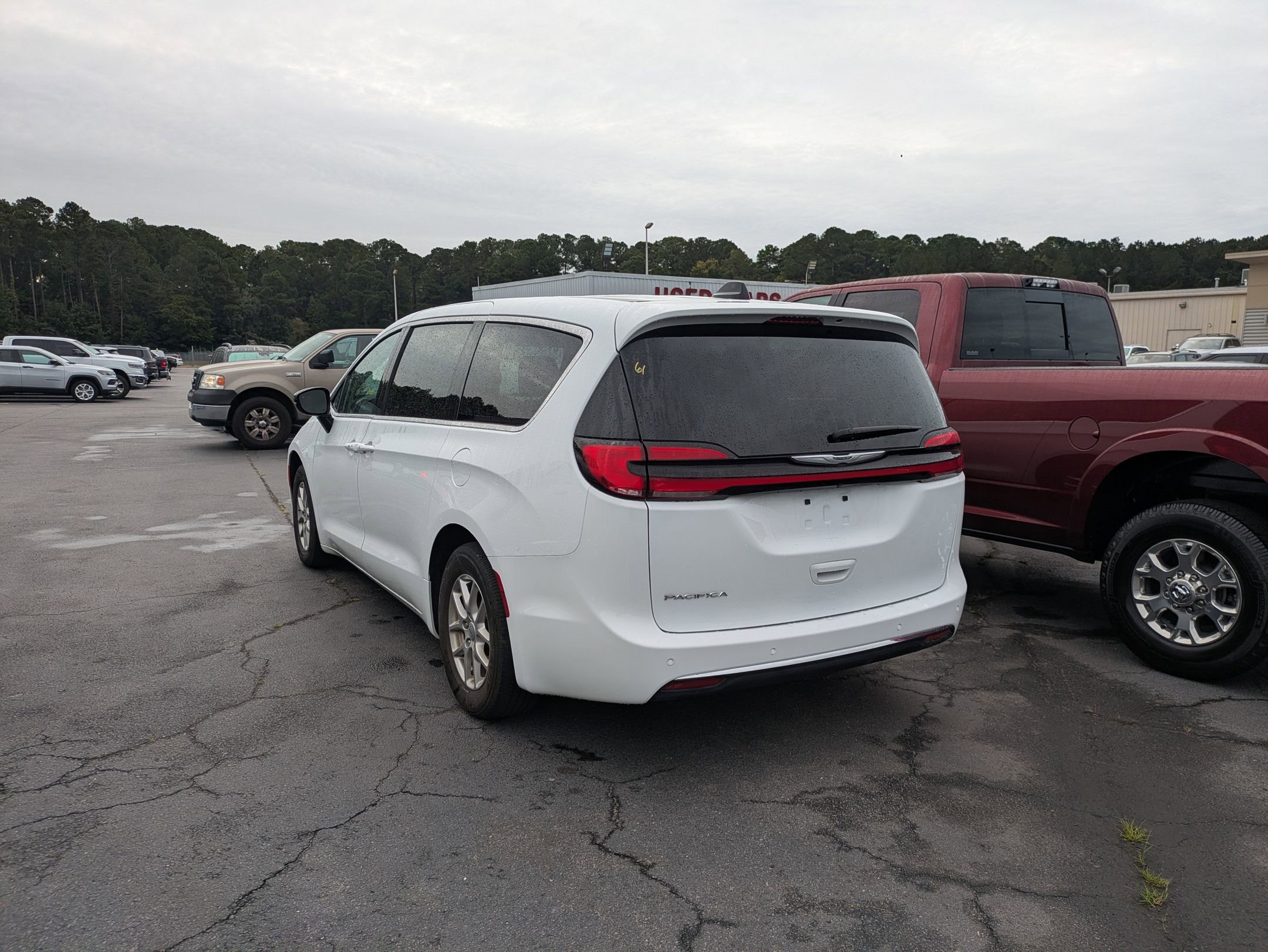 2024 Chrysler Pacifica Touring L photo 4