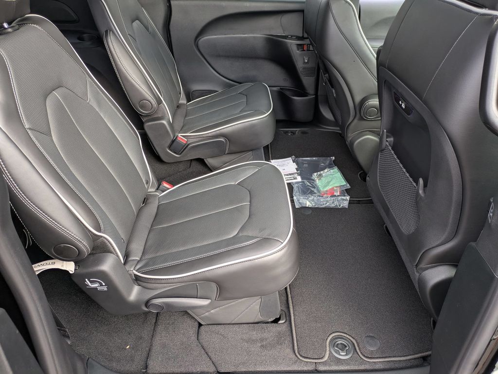 2026 Chrysler Pacifica Limited - Photo 32