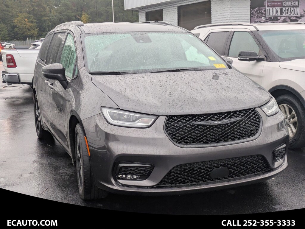 Used 2023 Chrysler Pacifica Touring L Van Passenger Van