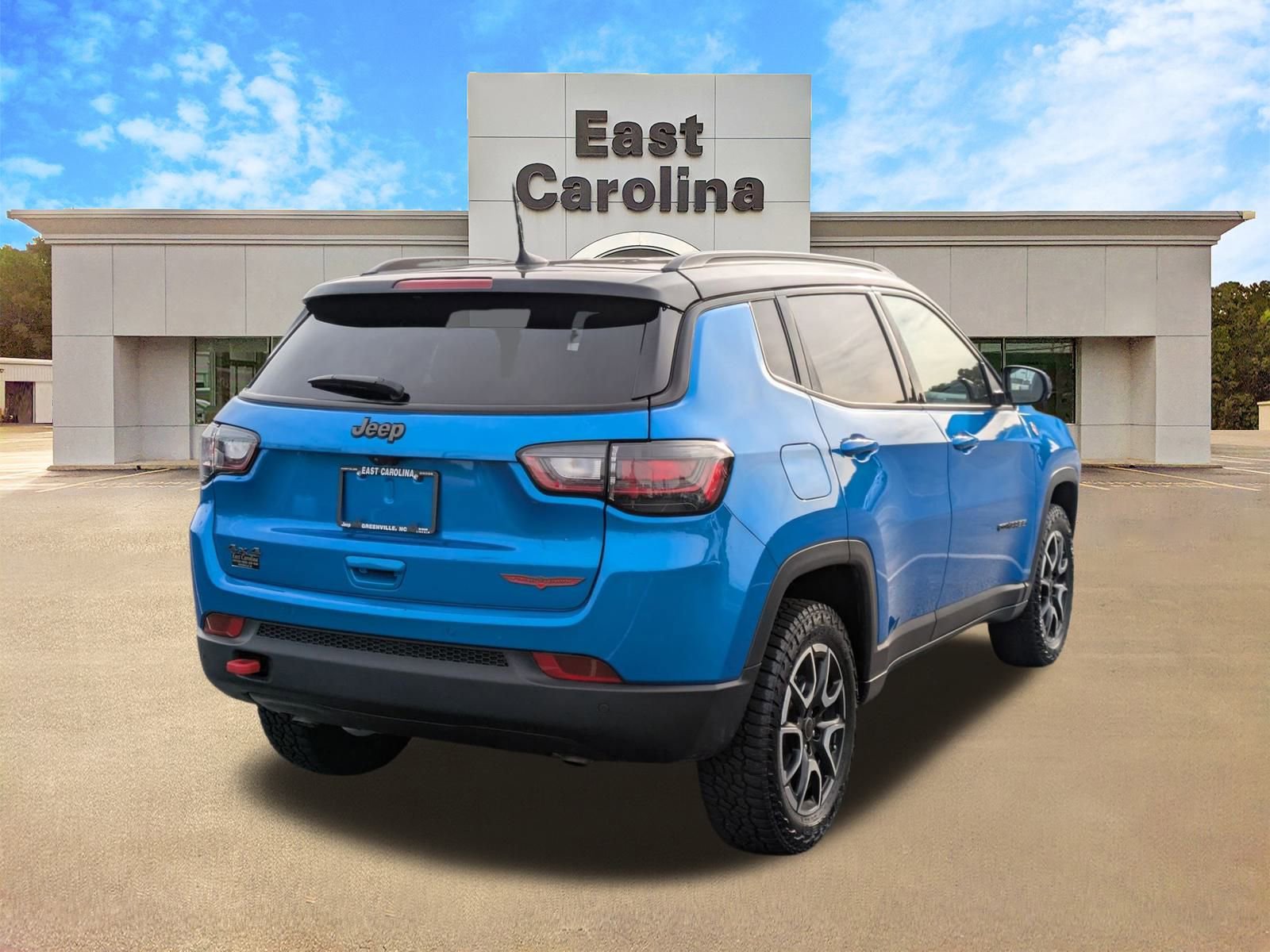 2025 Jeep Compass Trailhawk photo 2