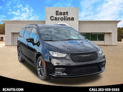 2026 Chrysler Pacifica Limited Passenger Van