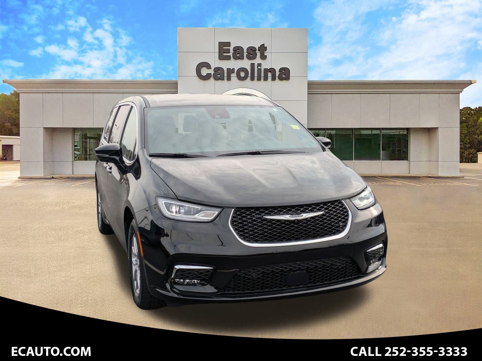 2026 Chrysler Pacifica Select's photo