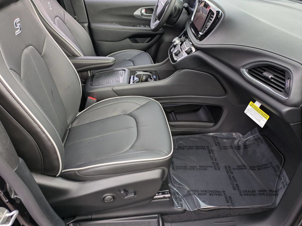 2026 Chrysler Pacifica Limited - Photo 36