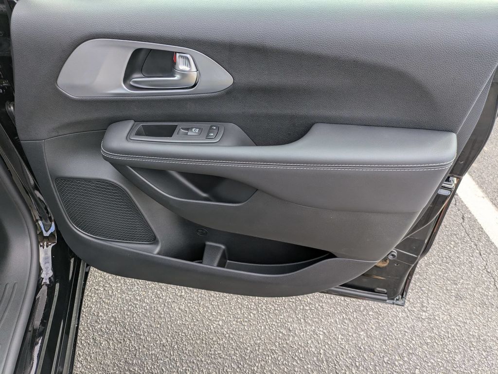 2026 Chrysler Pacifica Limited - Photo 34