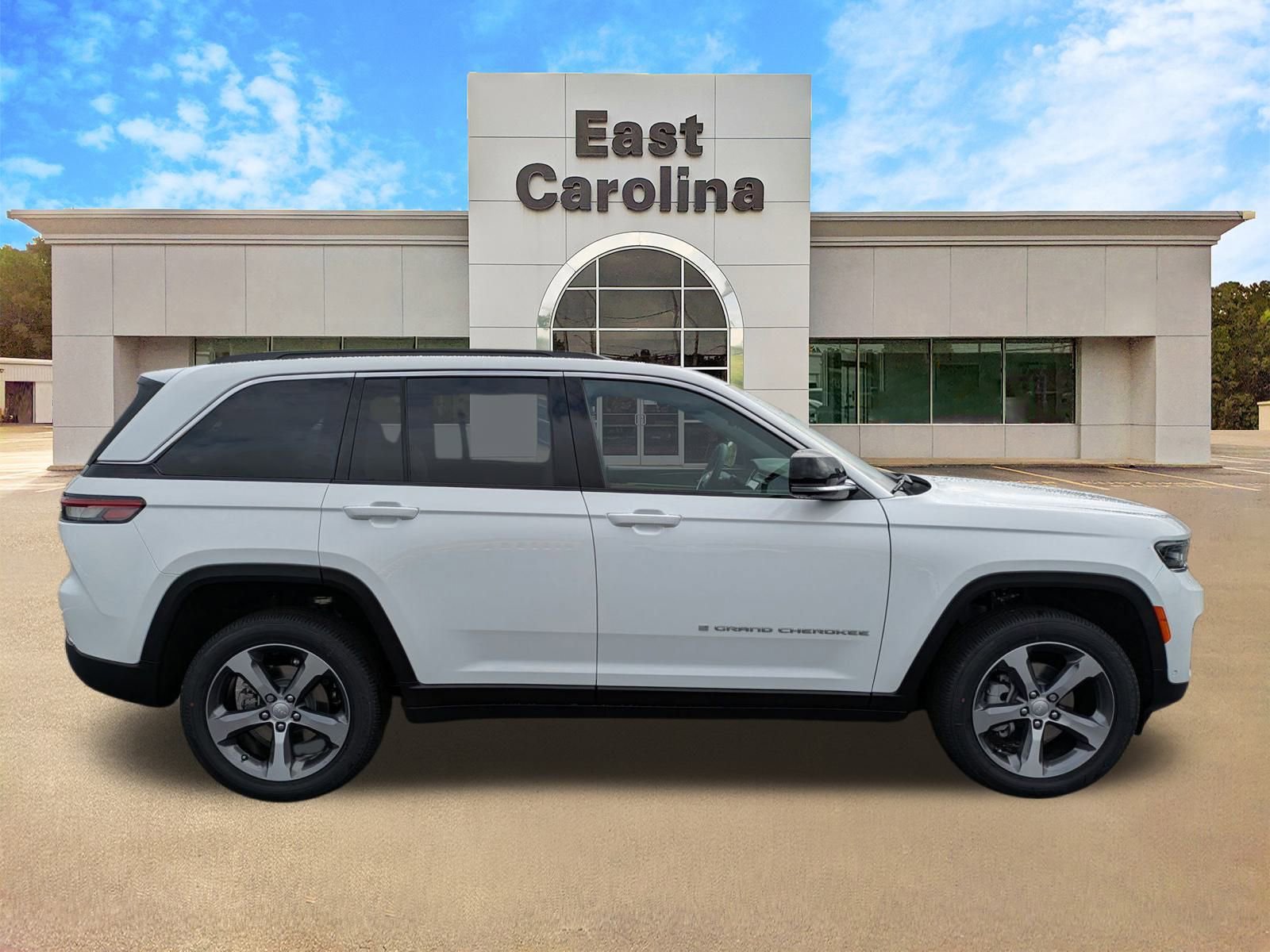 2025 Jeep Grand Cherokee Limited Sport photo 2