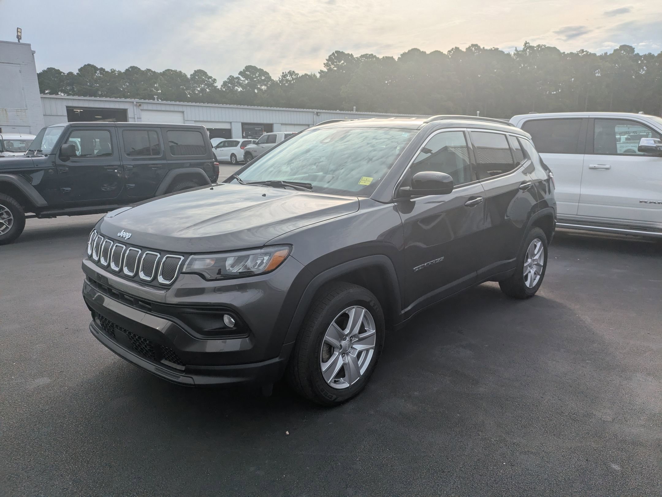 2022 Jeep Compass Latitude photo 2