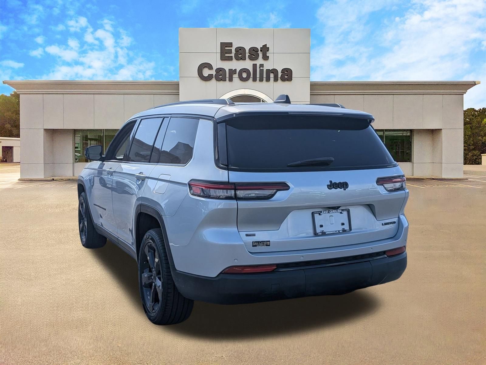 View vehicle photo 5