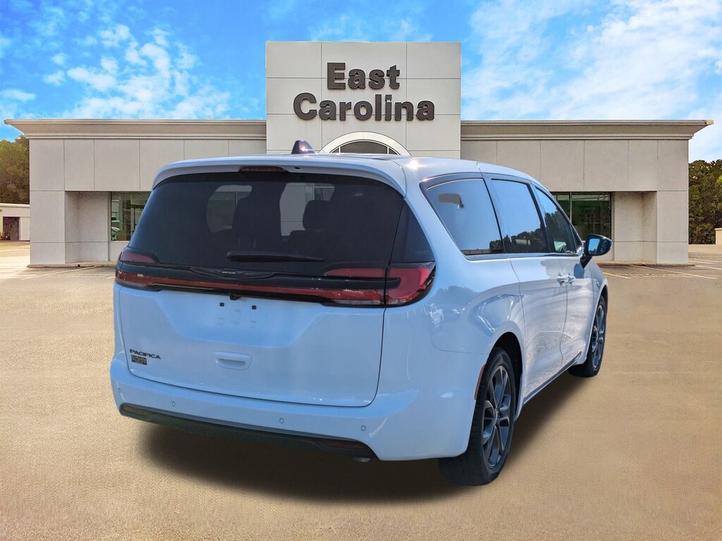 New 2026 Chrysler Pacifica Select Passenger Van