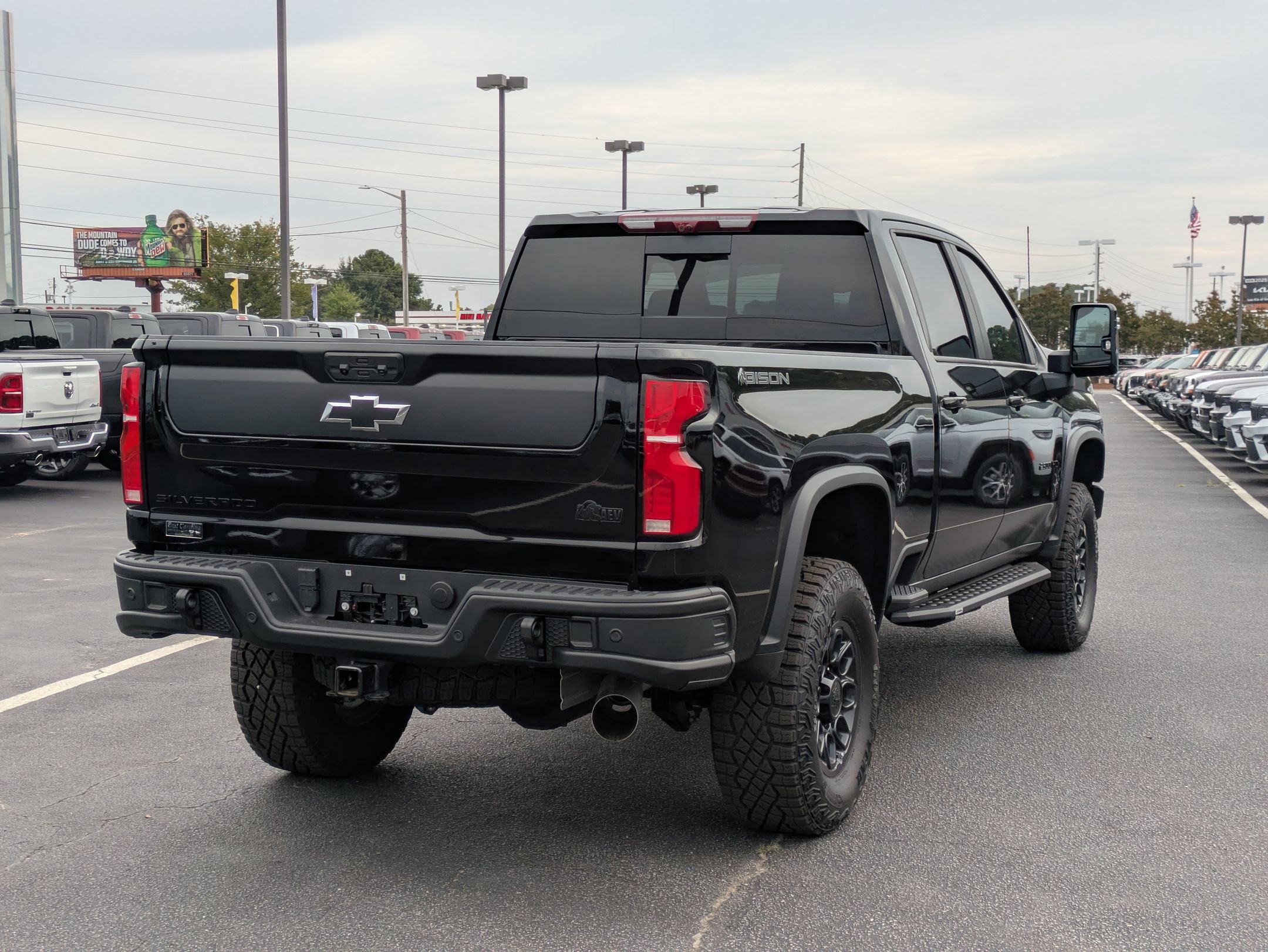 2024 Chevrolet Silverado 2500HD ZR2 photo 2