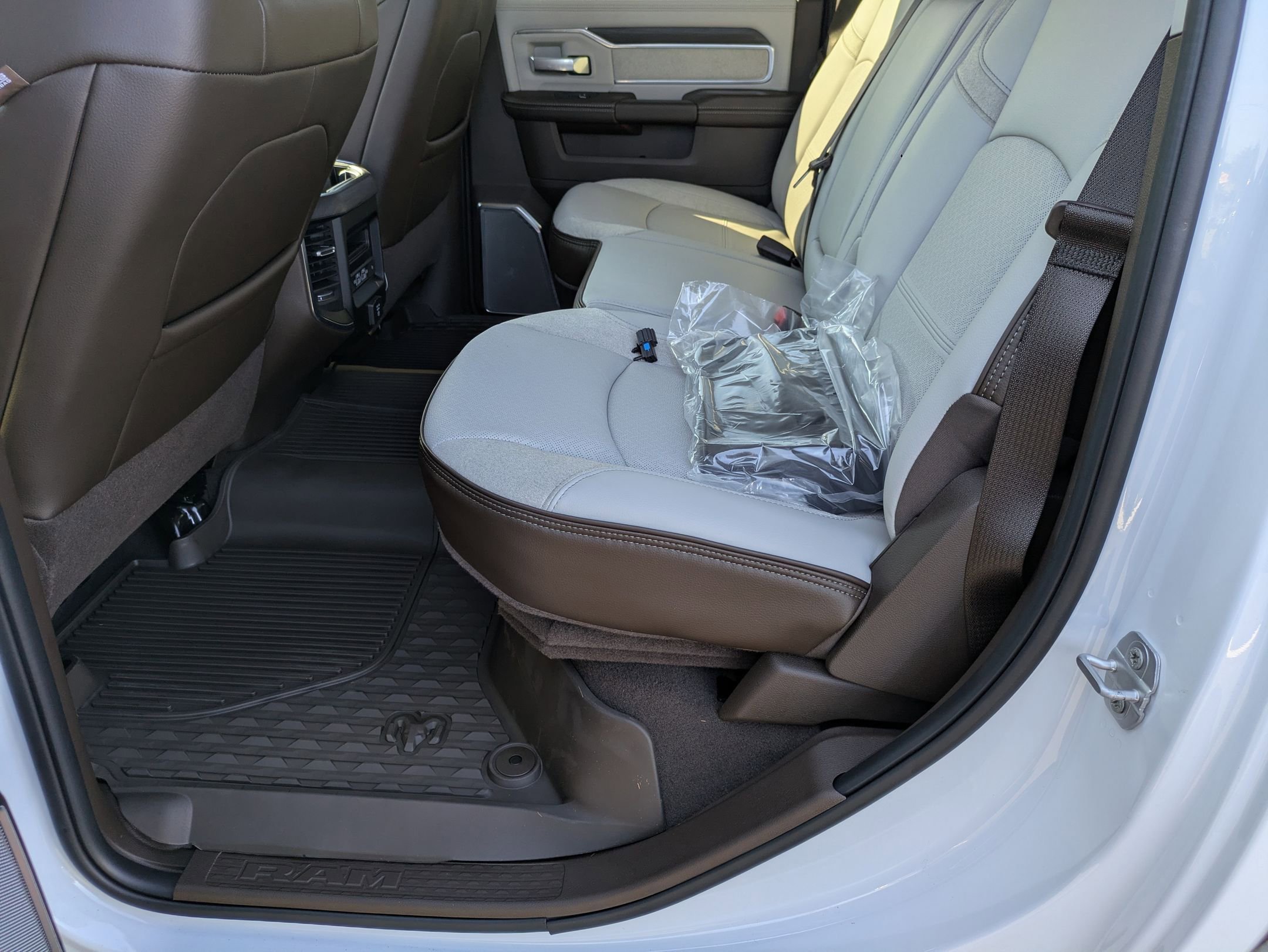 2026 RAM 2500 Laramie - Photo 28