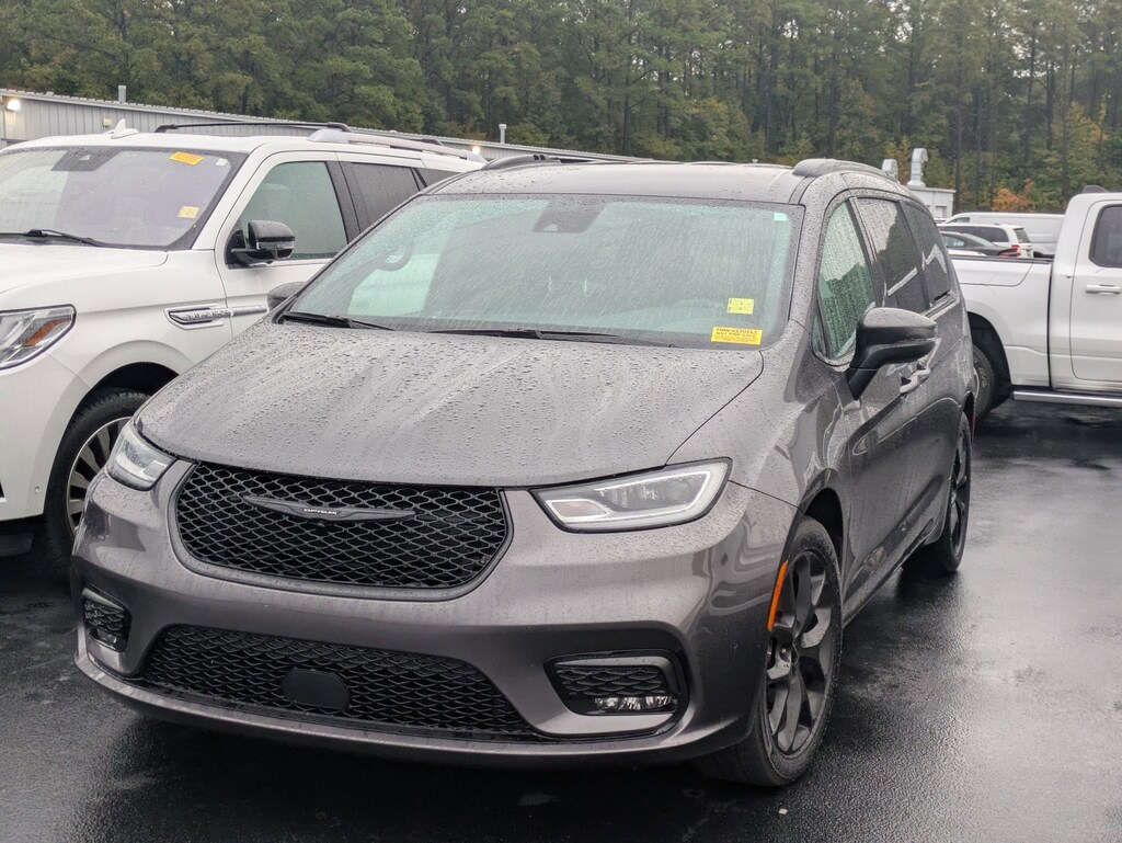 Used 2023 Chrysler Pacifica Touring L Van Passenger Van