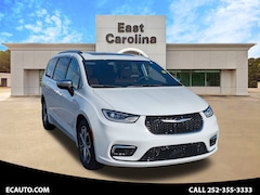 2026 Chrysler Pacifica Pinnacle Passenger Van