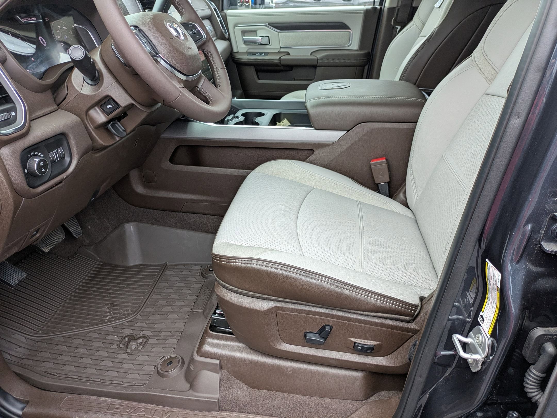 2026 RAM 2500 Laramie - Photo 12