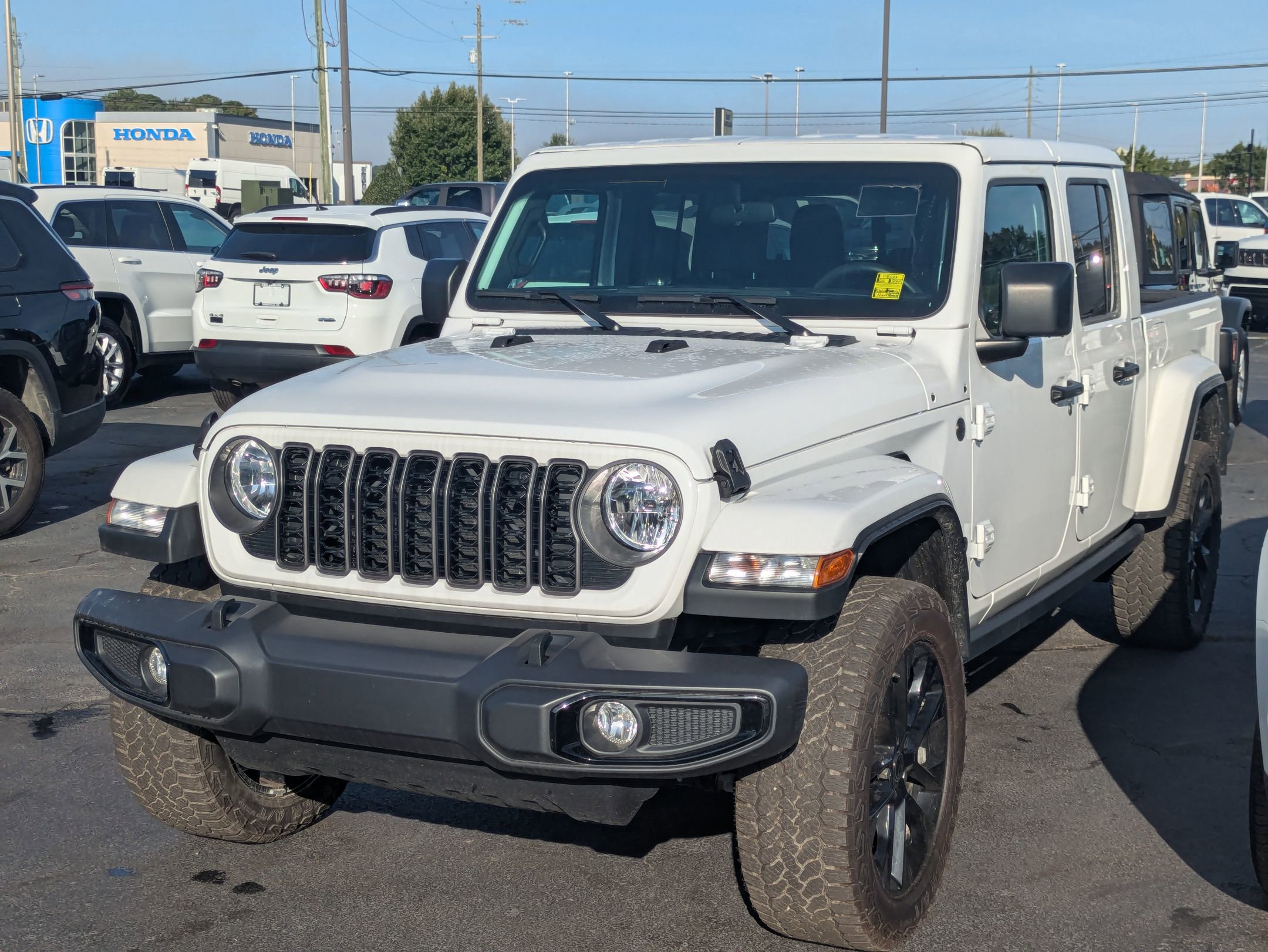 2024 Jeep Gladiator Sport photo 3