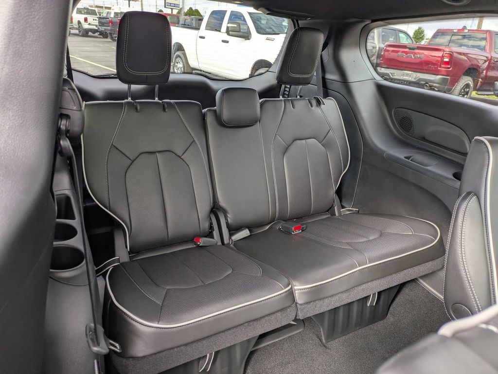 2026 Chrysler Pacifica Limited - Photo 31