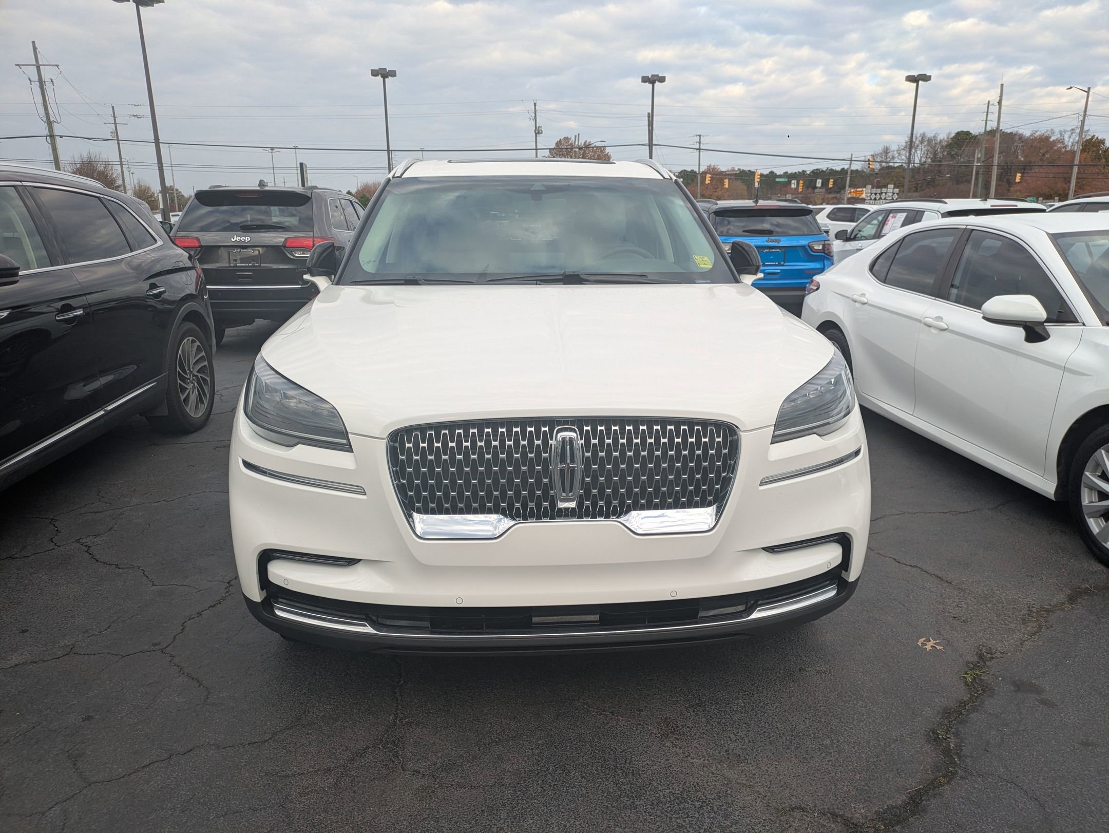 2023 Lincoln Aviator Standard photo 2