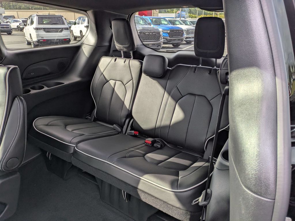 2026 Chrysler Pacifica Limited - Photo 28