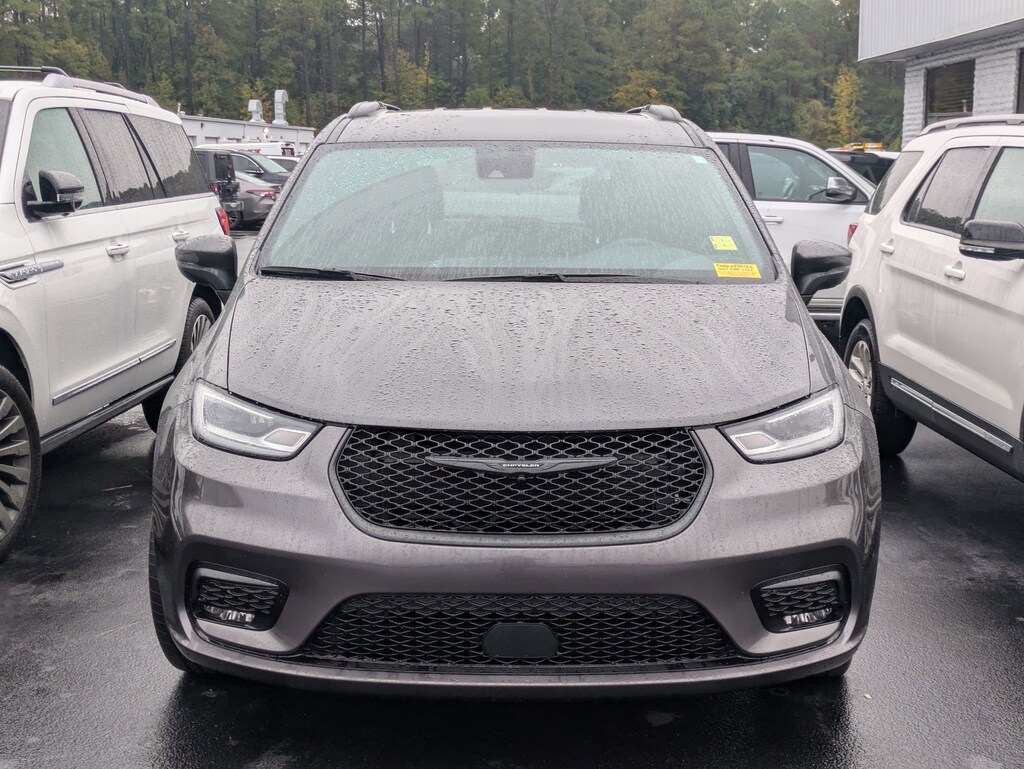 Used 2023 Chrysler Pacifica Touring L Van Passenger Van