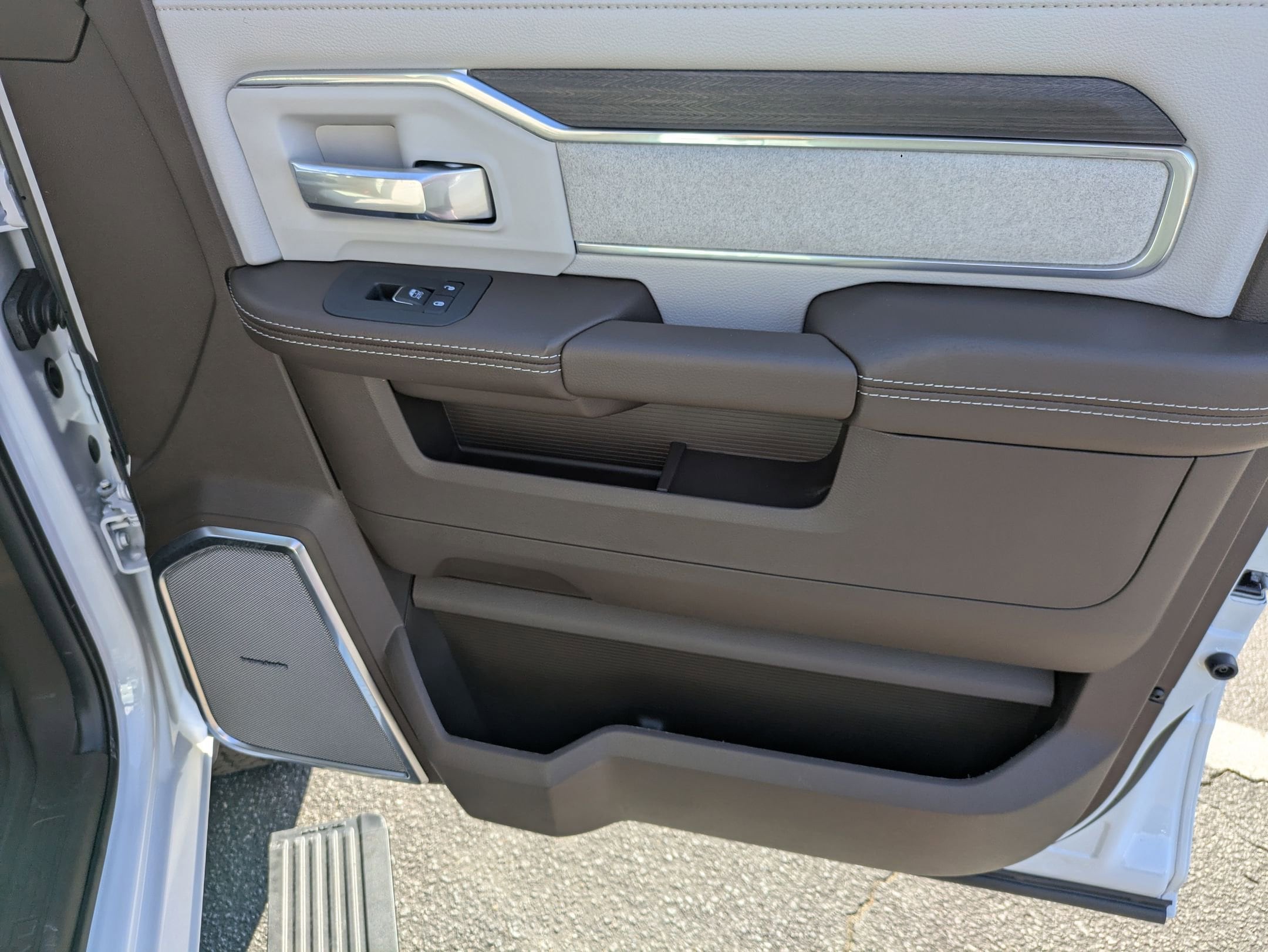 2026 RAM 2500 Laramie - Photo 34