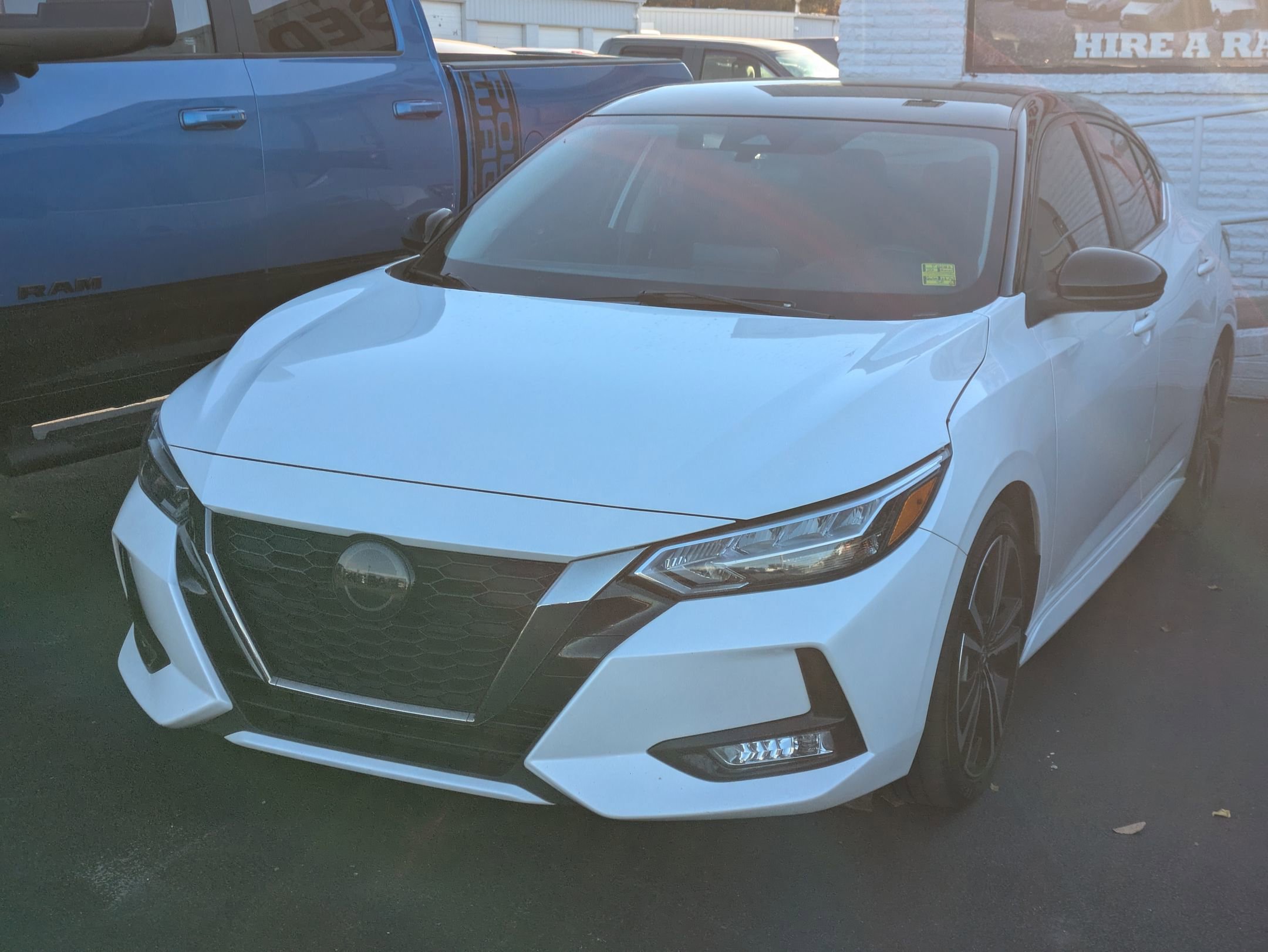 2022 Nissan Sentra SR photo 3