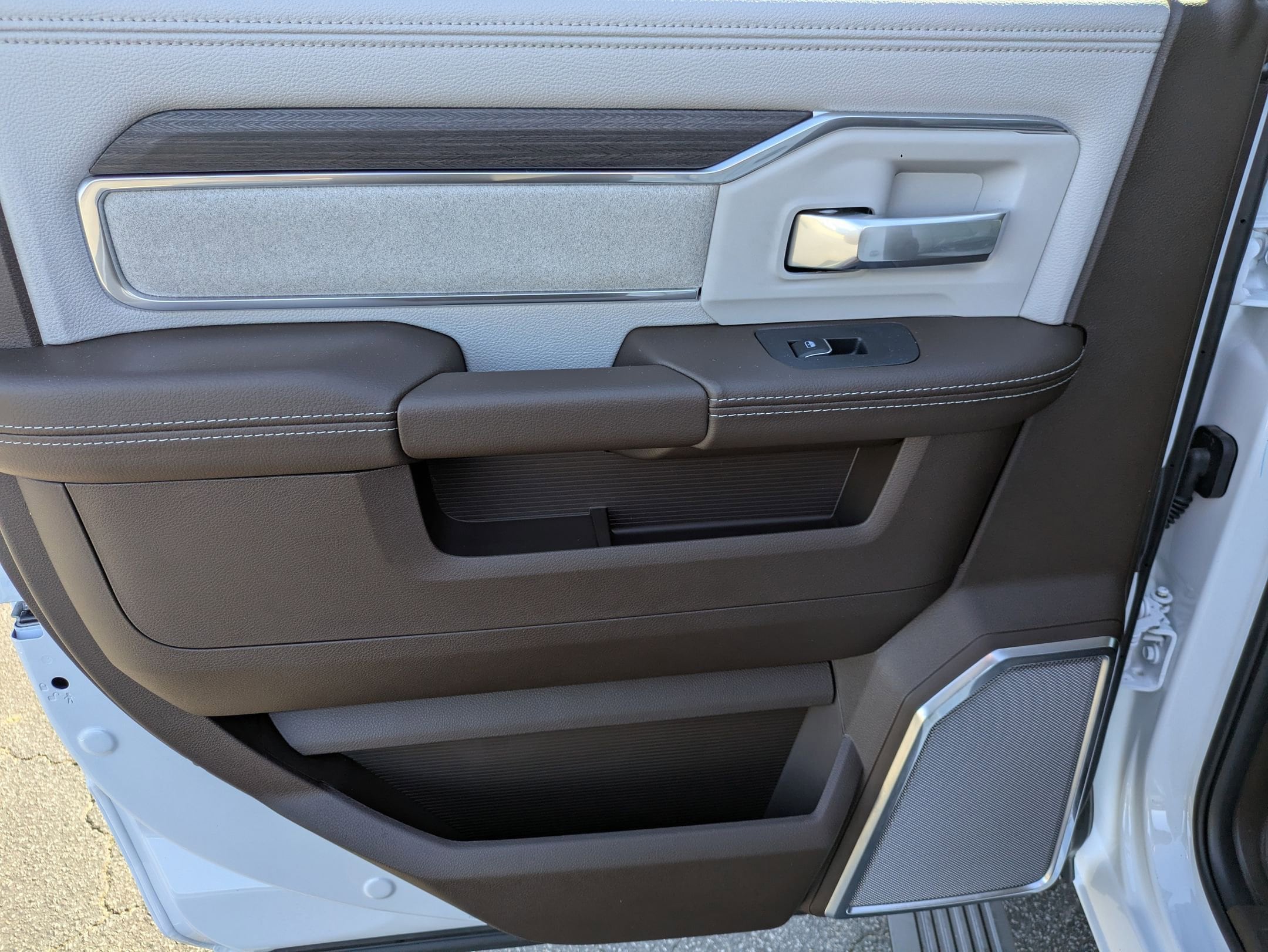 2026 RAM 2500 Laramie - Photo 26