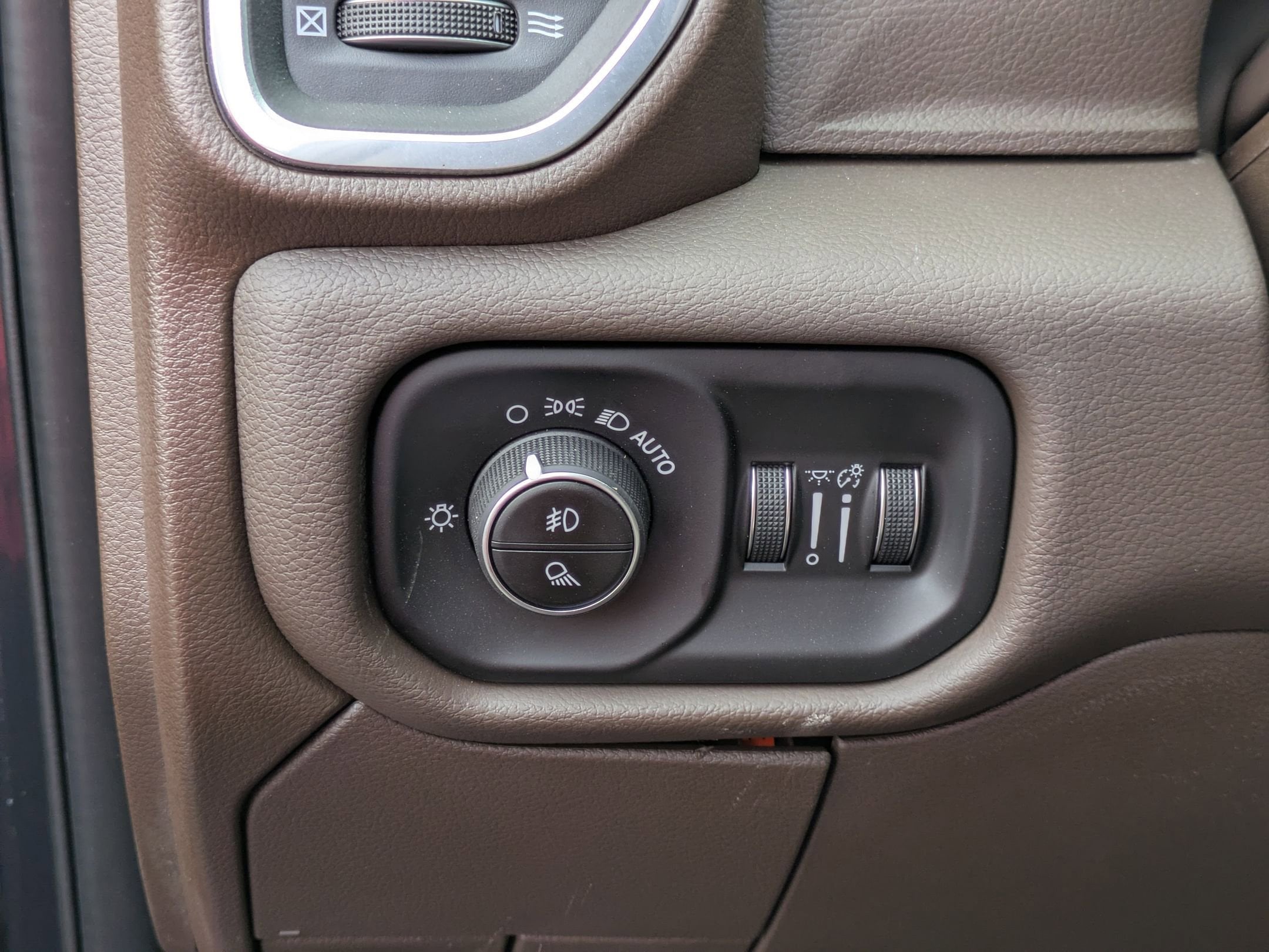 2026 RAM 2500 Laramie - Photo 14