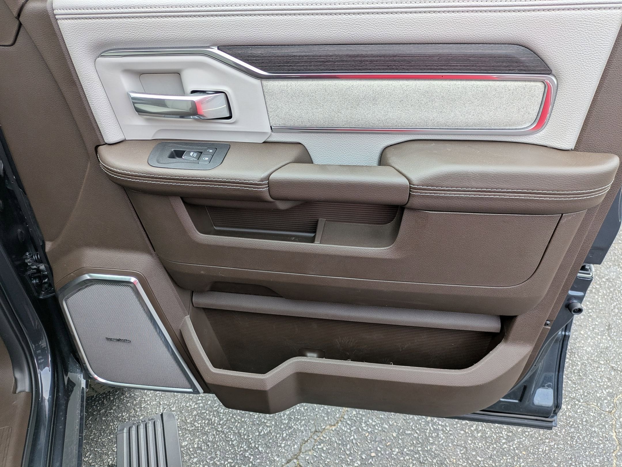 2026 RAM 2500 Laramie - Photo 33