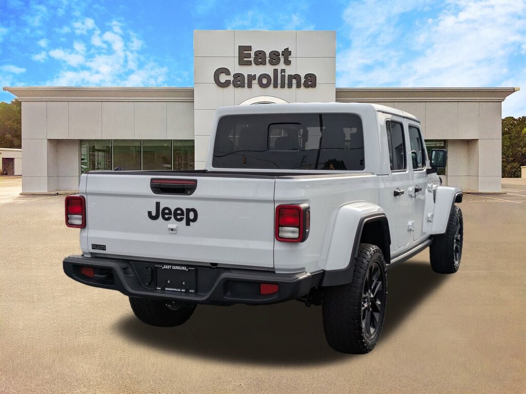 Used 2024 Jeep Gladiator Sport Truck Crew Cab