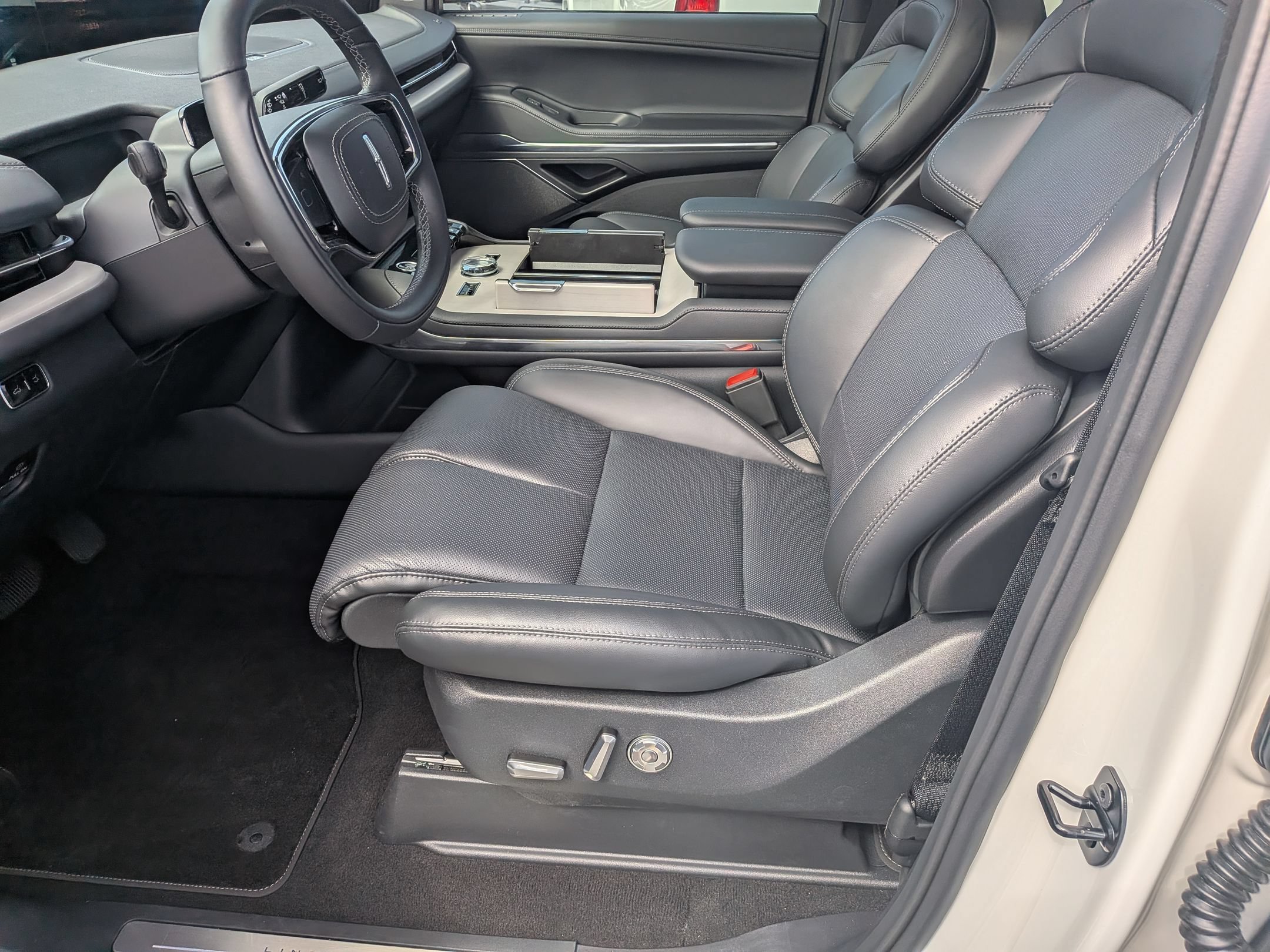 2026 Lincoln Navigator Reserve L - Photo 12