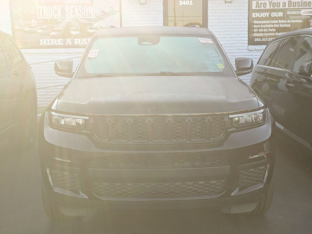 Used 2024 Jeep Grand Cherokee L Laredo SUV