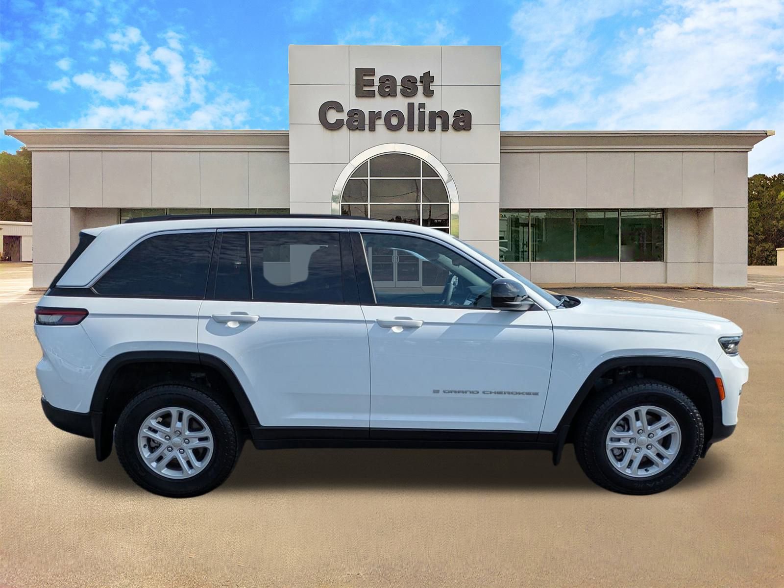 2024 Jeep Grand Cherokee Laredo photo 2