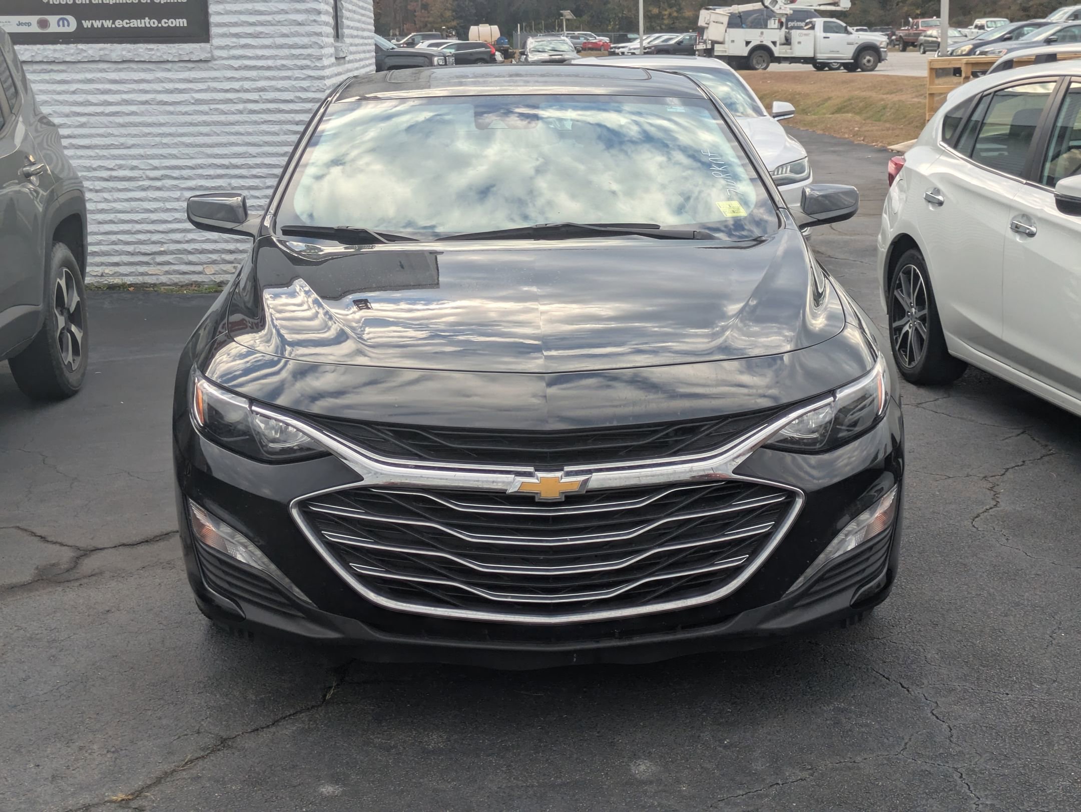 2023 Chevrolet Malibu 1LT photo 2