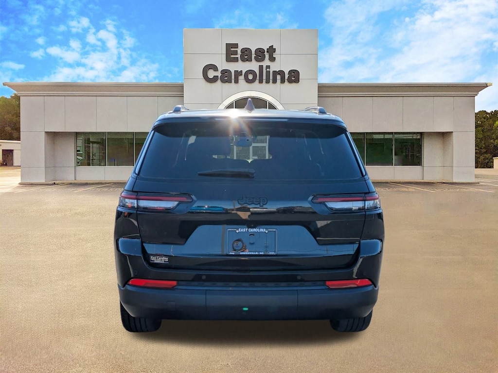 Used 2024 Jeep Grand Cherokee Laredo SUV