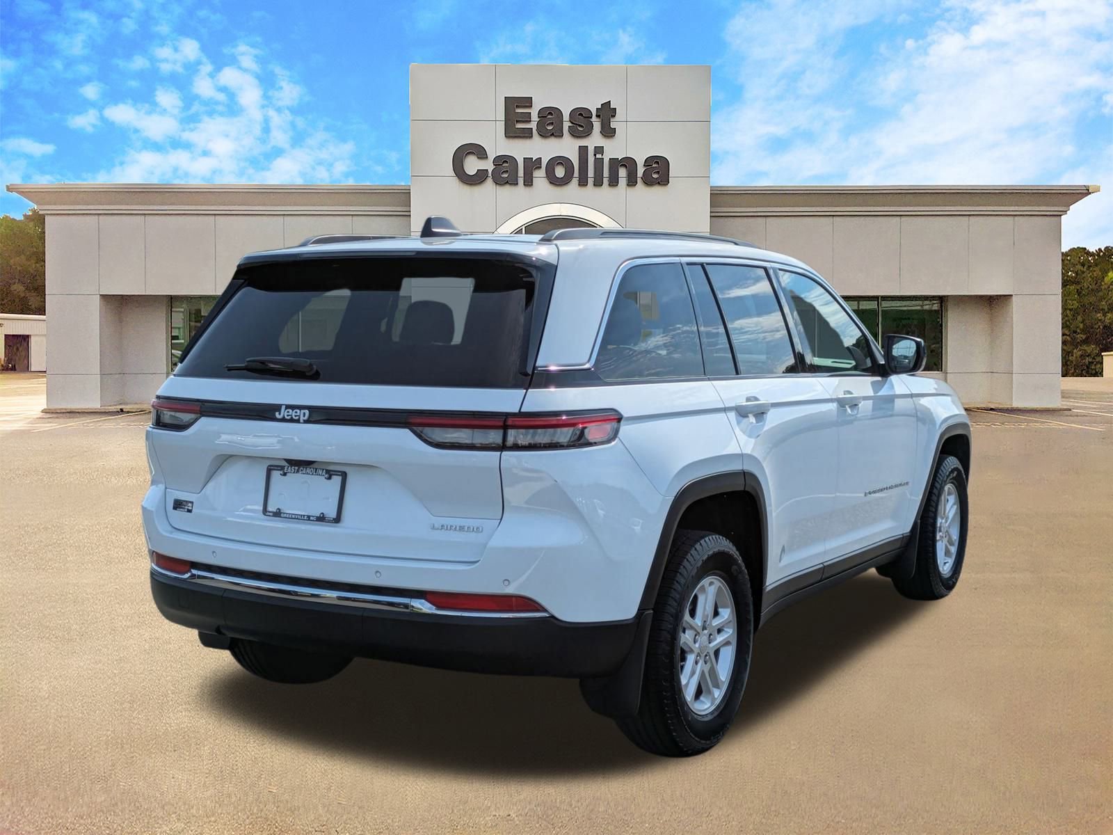 2024 Jeep Grand Cherokee Laredo photo 3