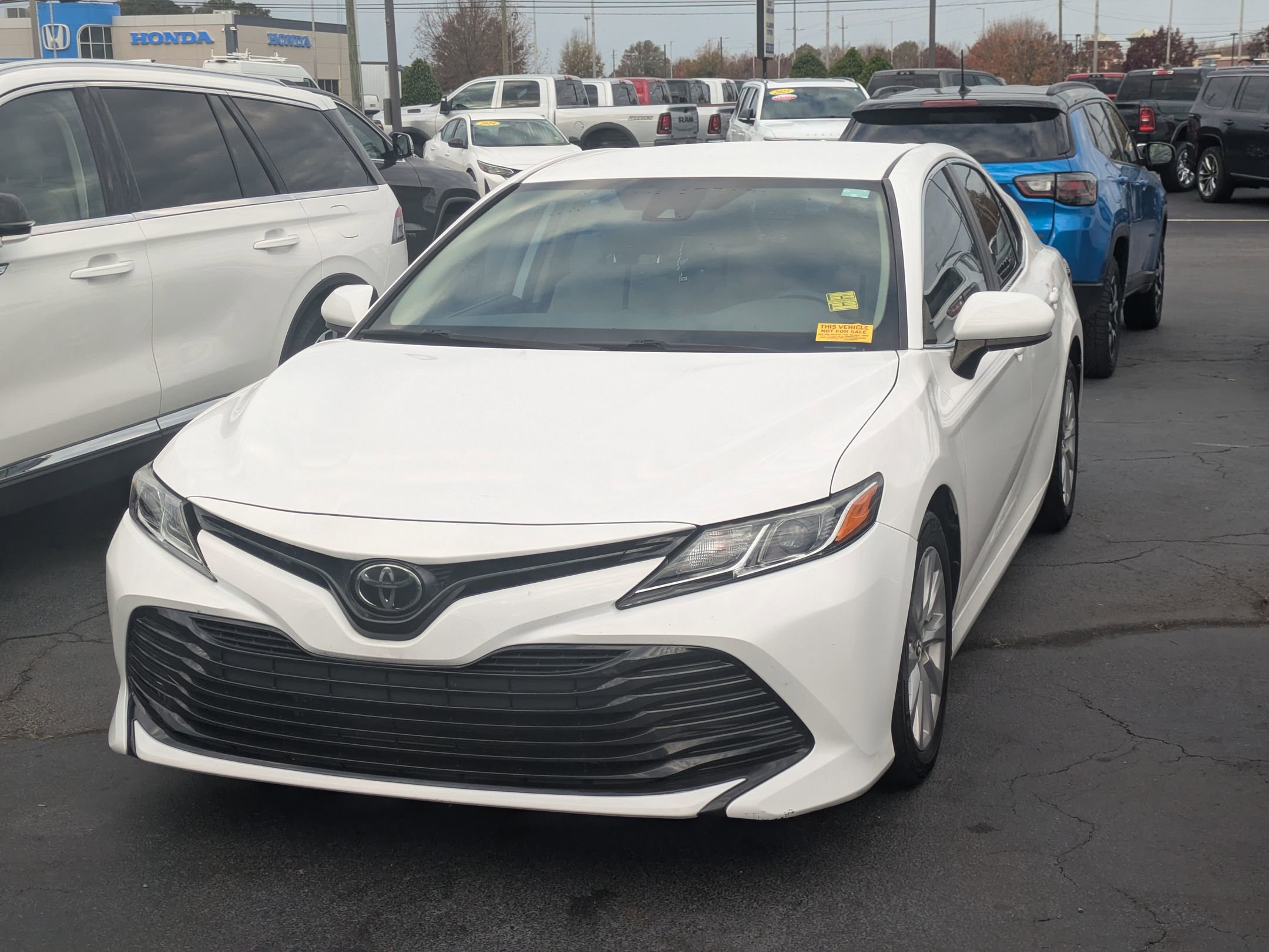 2020 Toyota Camry LE photo 3