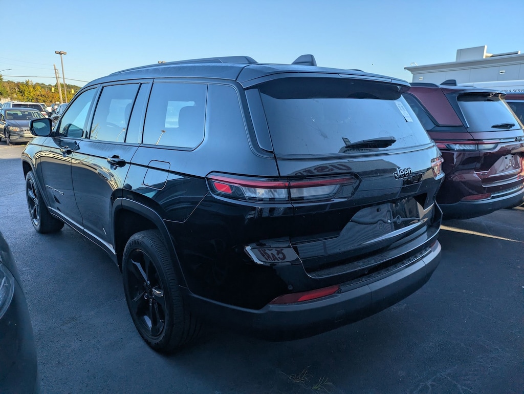Used 2024 Jeep Grand Cherokee L Laredo SUV