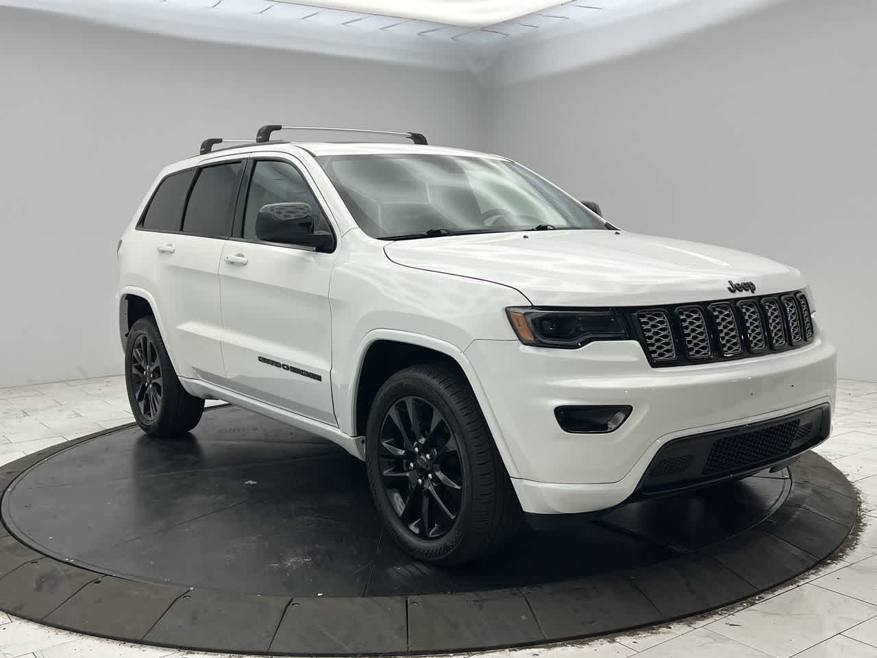 2020 Jeep Grand Cherokee Altitude photo 2