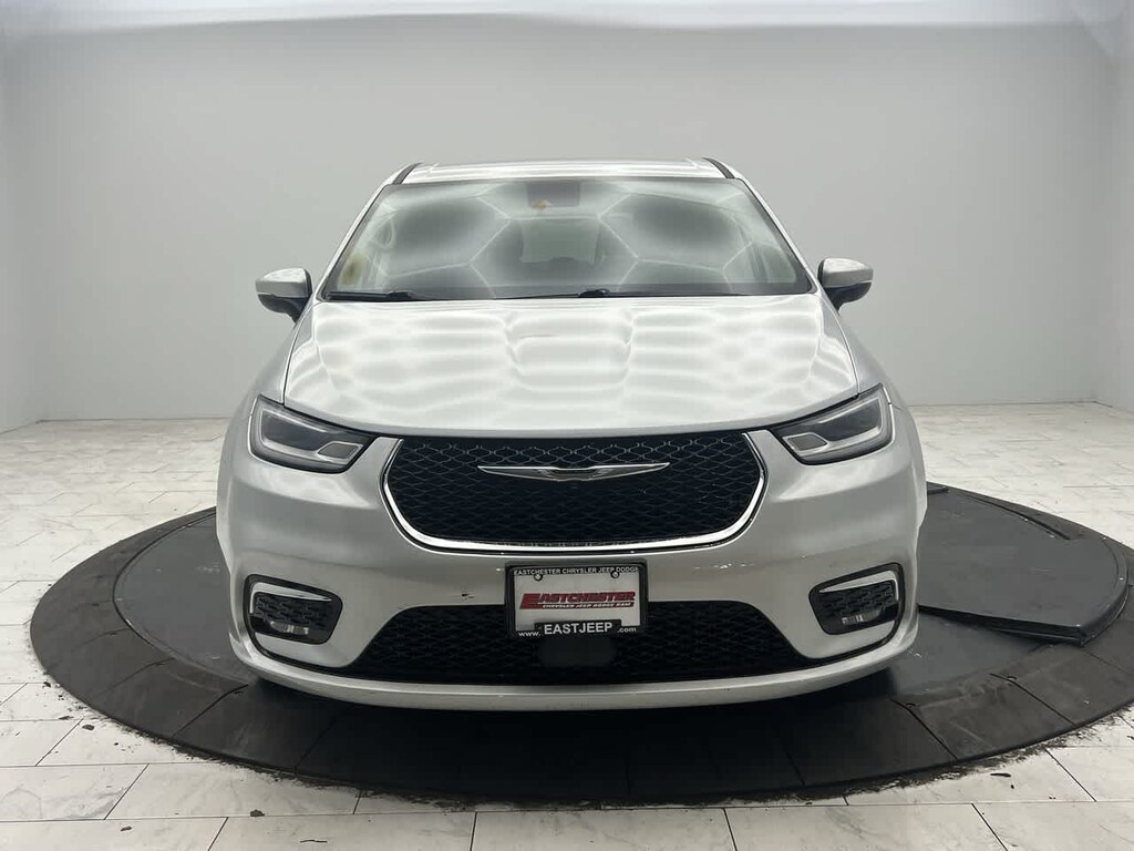 Used 2023 Chrysler Pacifica Touring L FWD