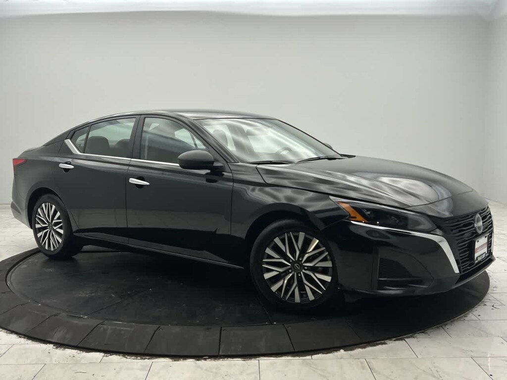 Used 2025 Nissan Altima SV FWD