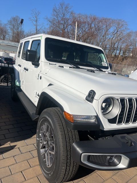 2025 Jeep Wrangler Sahara photo 2