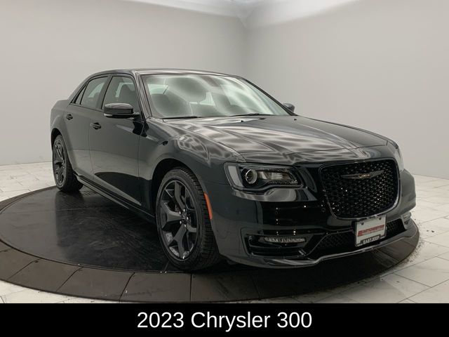 Used 2023 Chrysler 300 Touring L with VIN 2C3CCADG6PH706904 for sale in Bronx, NY