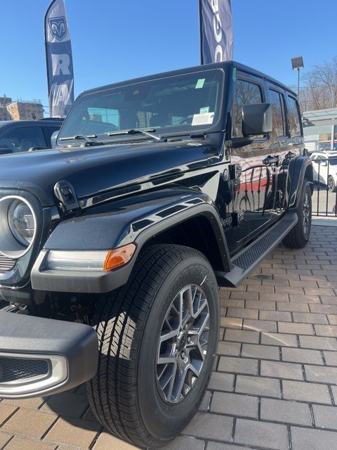 2025 Jeep Wrangler Sahara photo 3