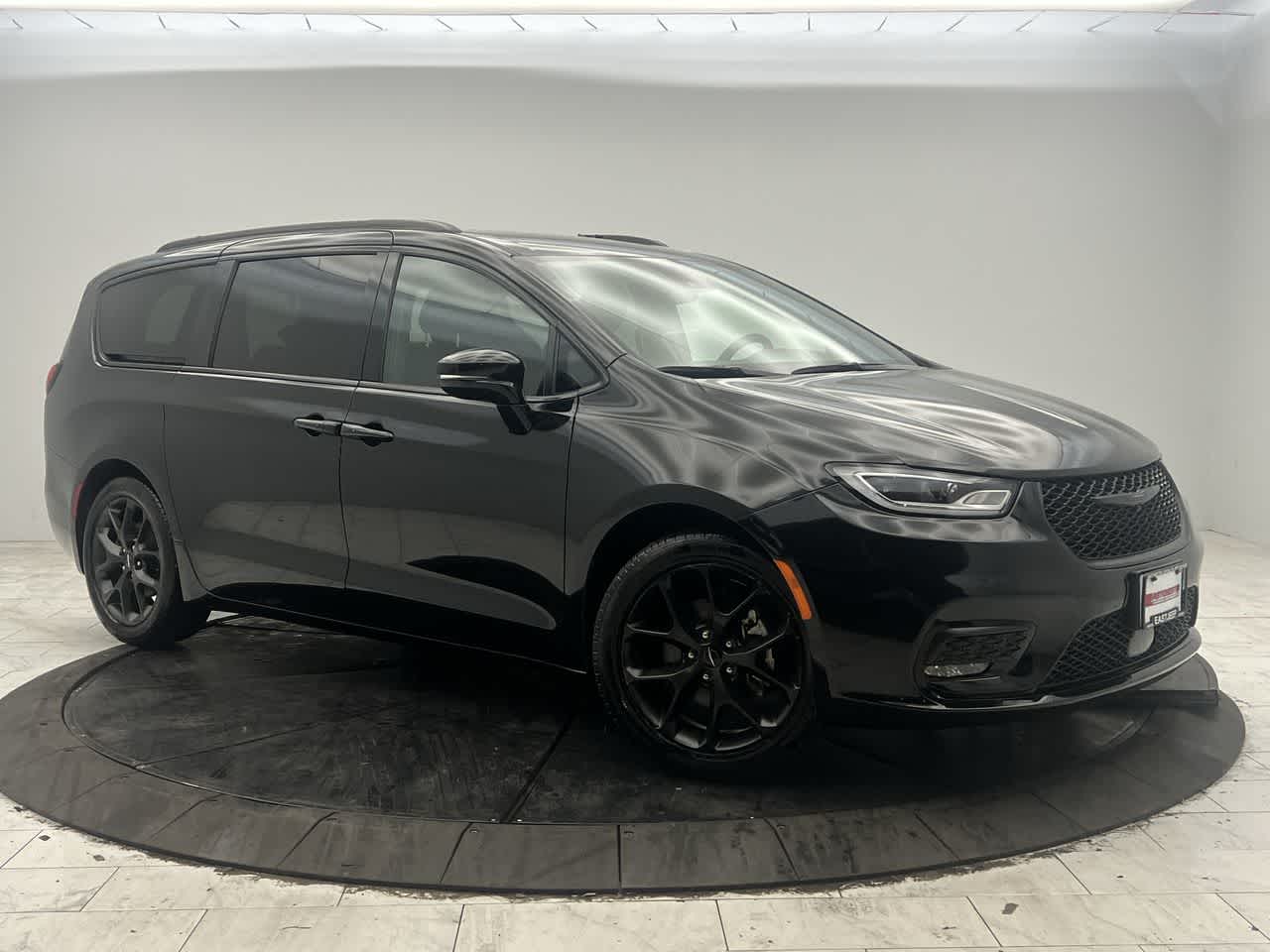 2024 Chrysler Pacifica Touring L's photo