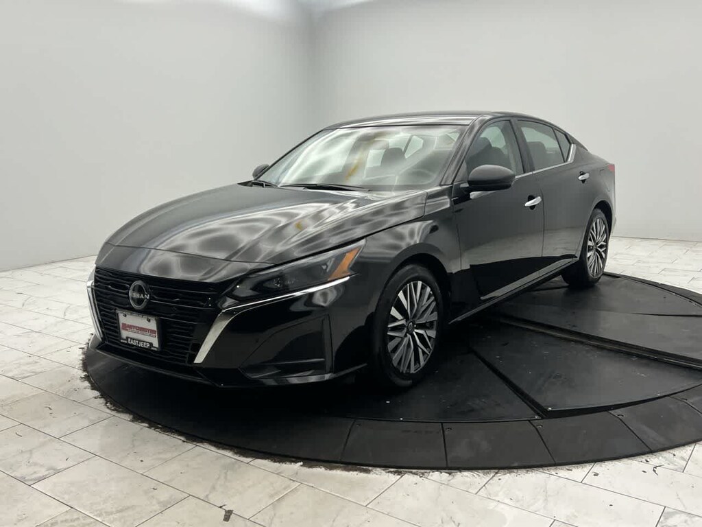 Used 2025 Nissan Altima SV FWD