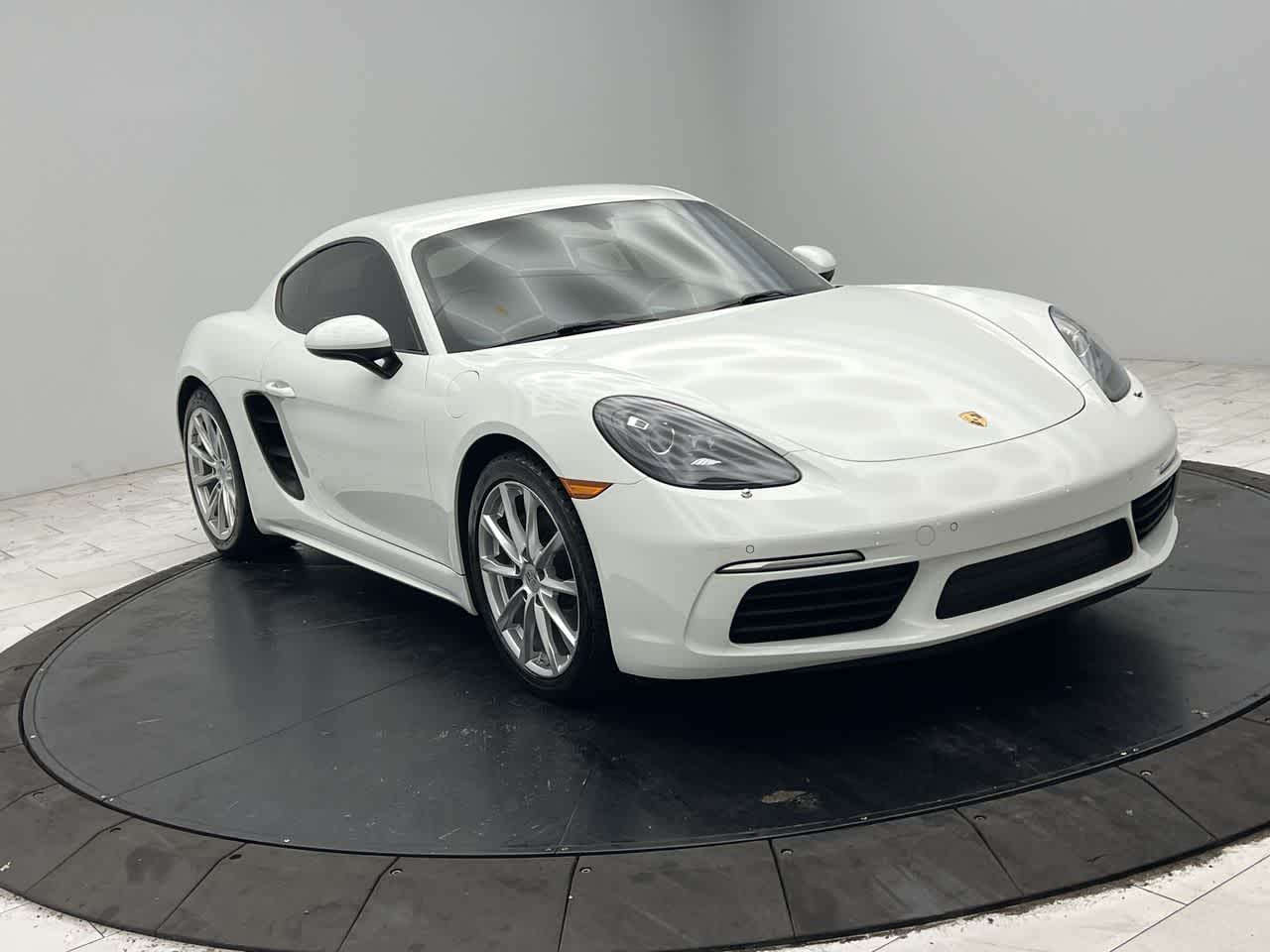 2018 Porsche Cayman photo 2