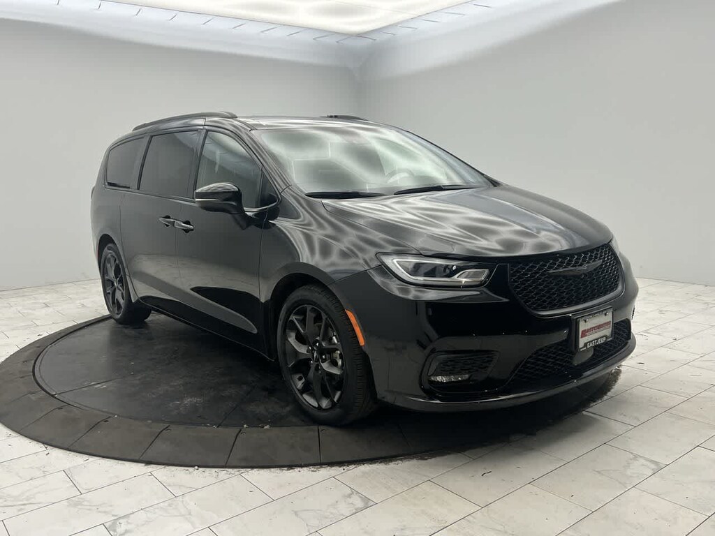 Certified 2023 Chrysler Pacifica Touring L FWD