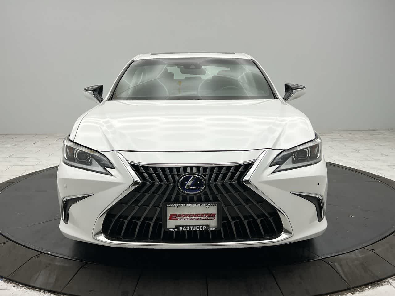 2022 Lexus ES 300h photo 3